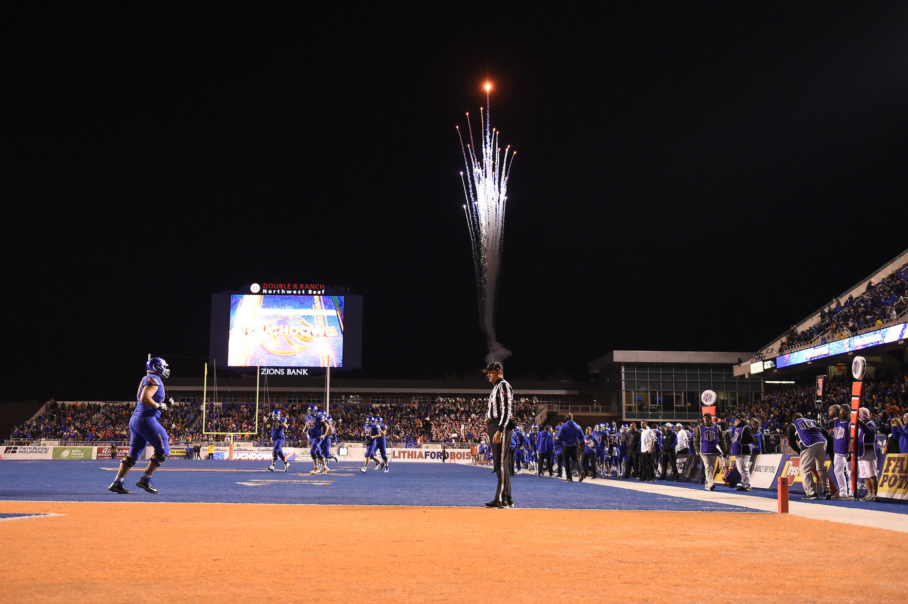 Boise State defeats #16 Fresno State
